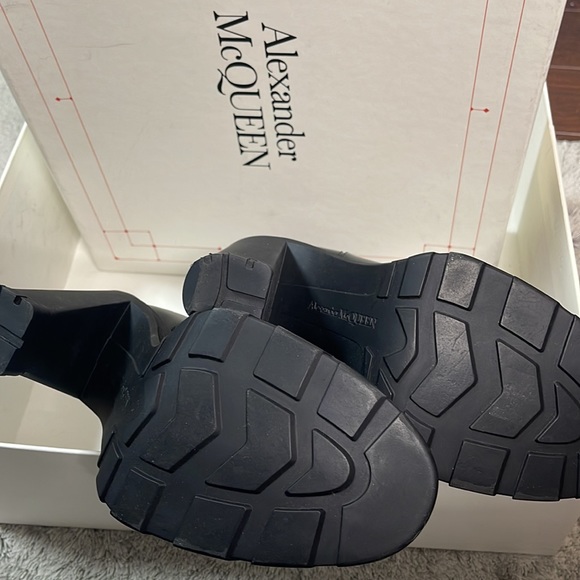 Gently worn Alexander McQueen 678530WHZ84 Woman’s boot Black 38C - Picture 7 of 12